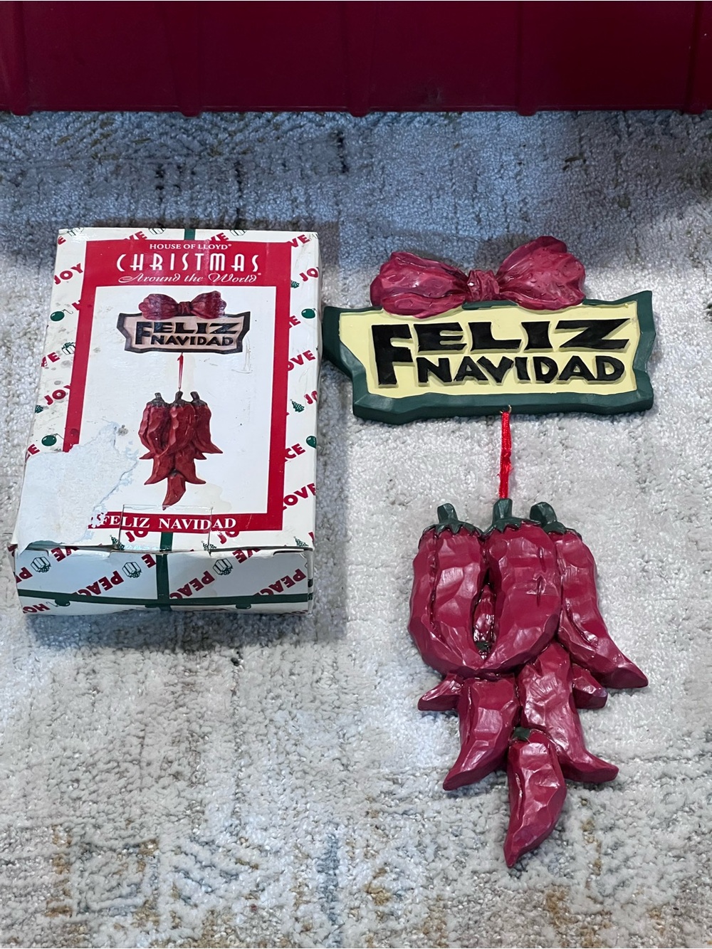 Vintage 1998 Feliz Navidad hanging chili peppers wall hanging - 12” z99